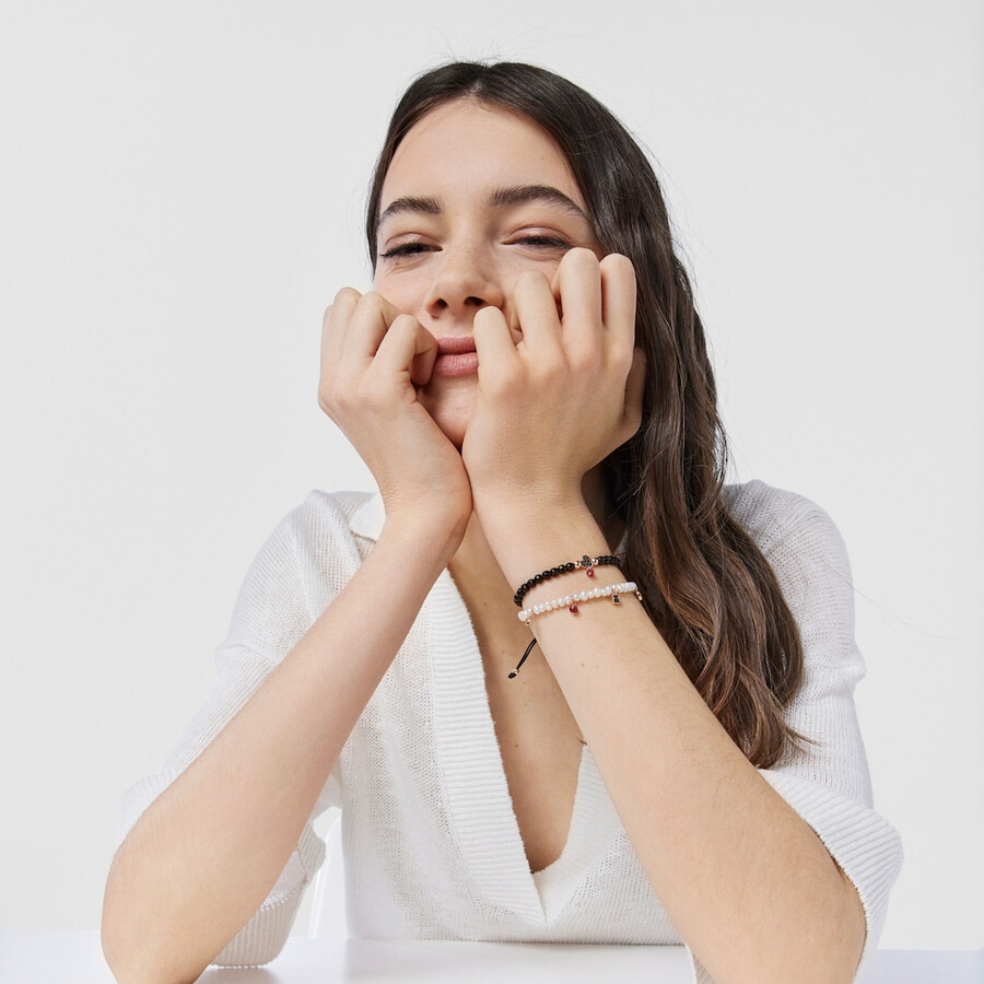 bracciale con motivo di perle e cordino nero in argento vermeil rosa e pietre preziose