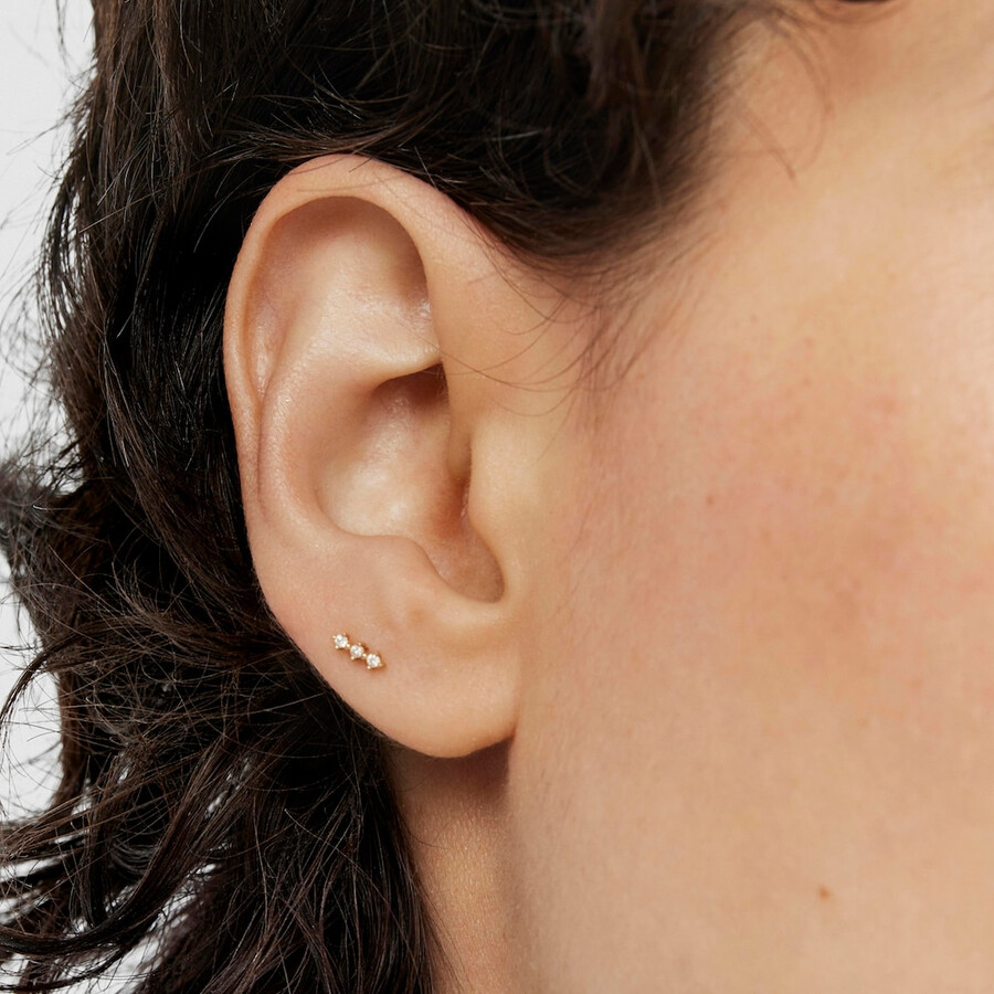 piercing allorecchio con striscia doro e diamanti les classiques