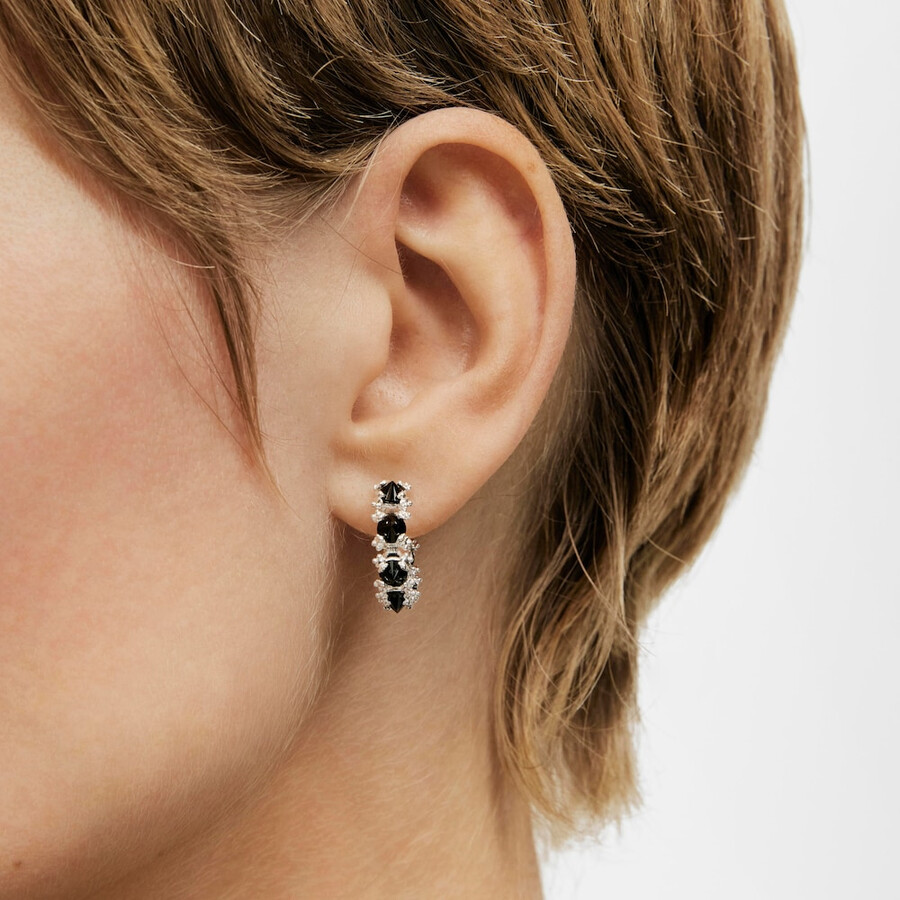 orecchini a cerchio color argento con onice