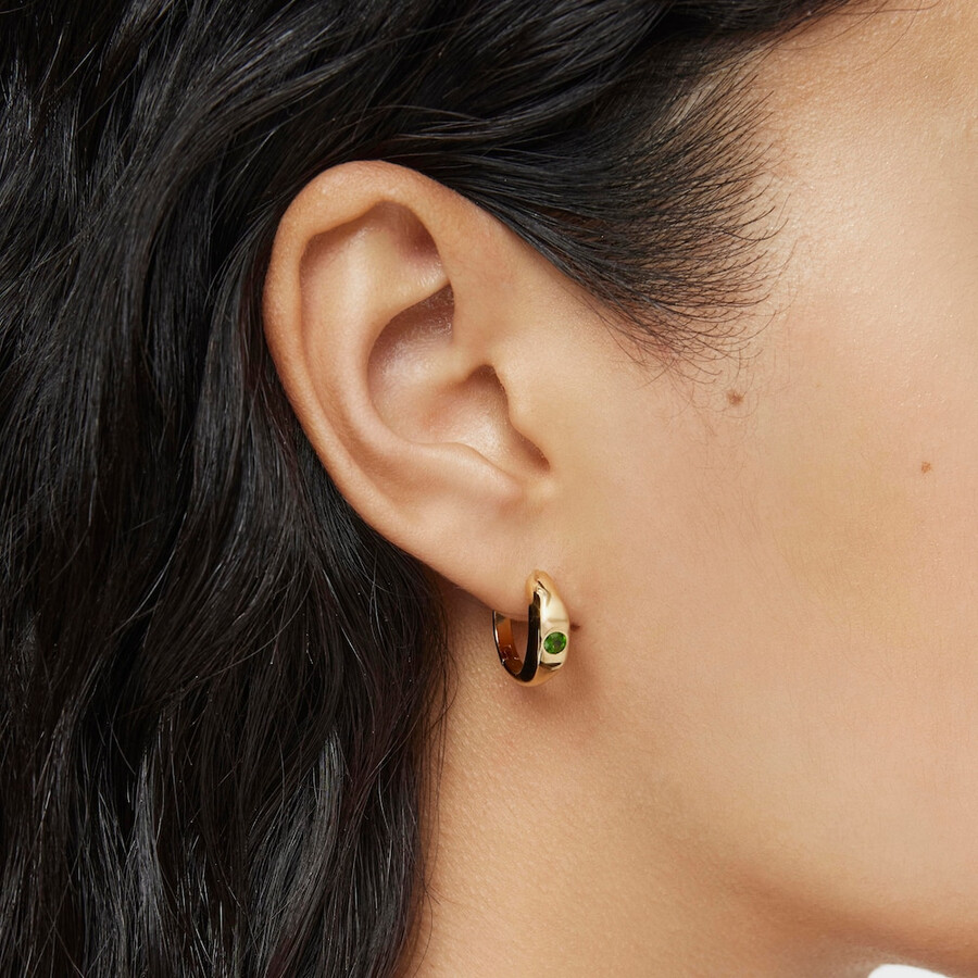 orecchini a cerchio corti con placcatura in oro 18kt su argento e cromo diopside tous basic colors