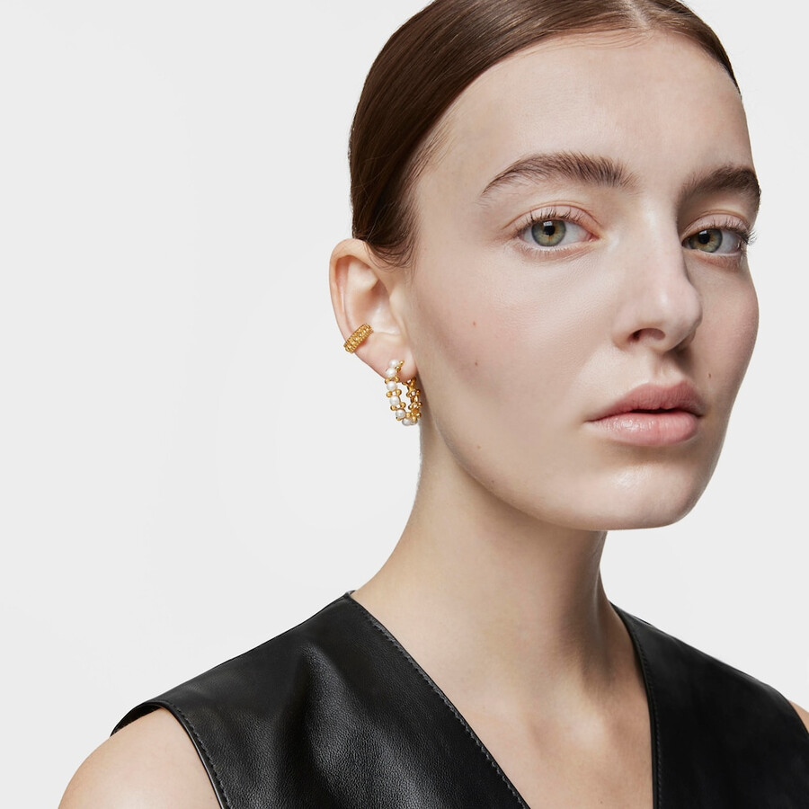 orecchini a triplo cerchio con placcatura in oro 18kt su argento e perle coltivate lucide