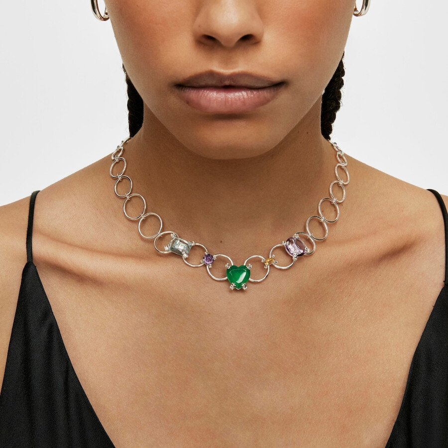 collana con anello color argento e pietre preziose