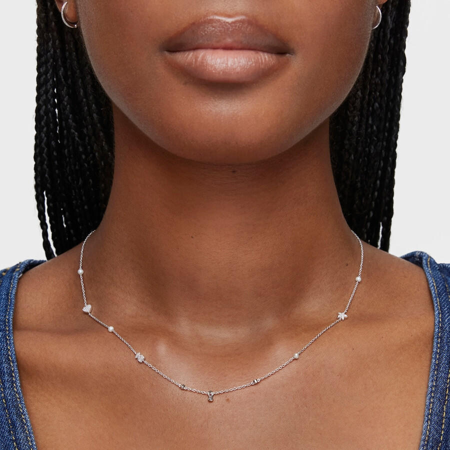 collana corta in oro bianco con diamanti perle coltivate e motivi tous grain