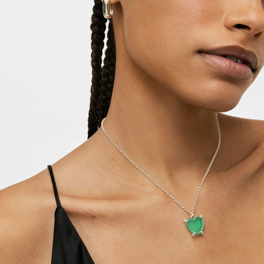 ciondolo a forma di cuore in pillole di colore argento con calcedonio trattato