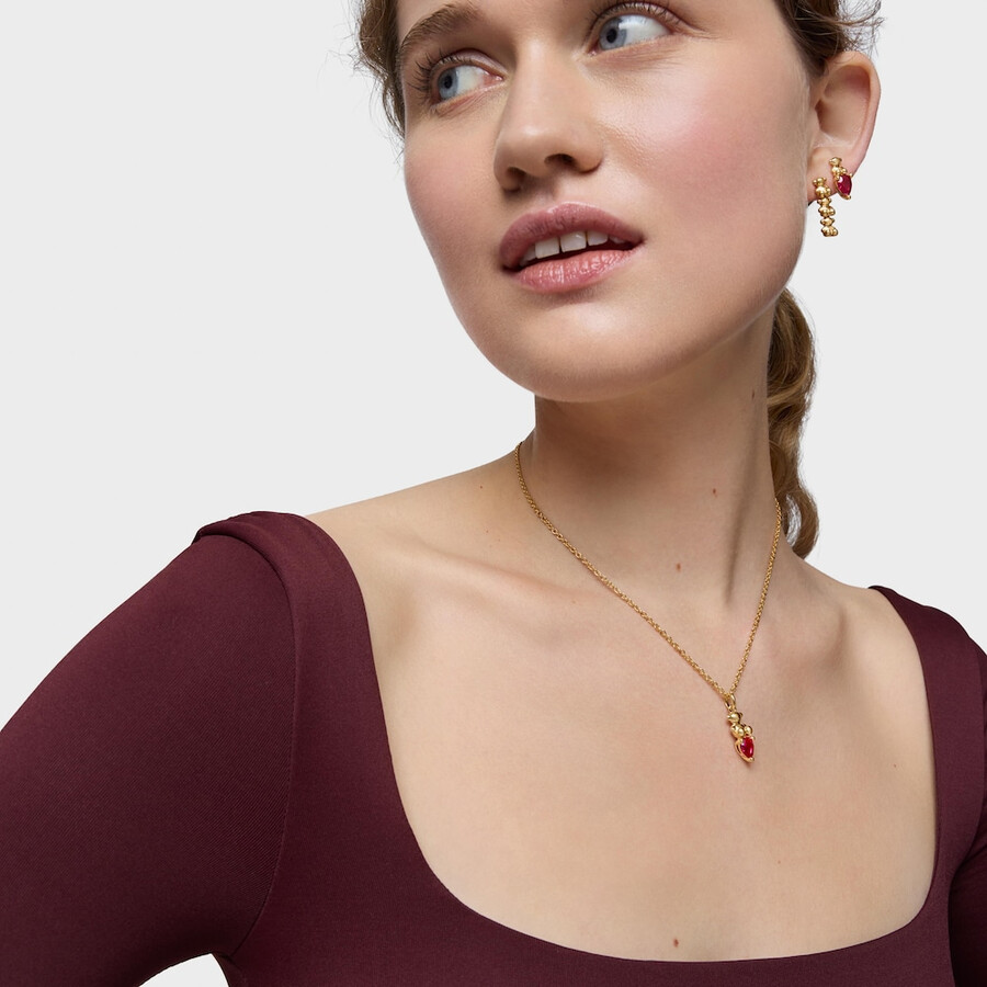 piccolo ciondolo con motivo a orso placcato in oro 18kt su argento con rubino bold bear lgg coltivato in laboratorio