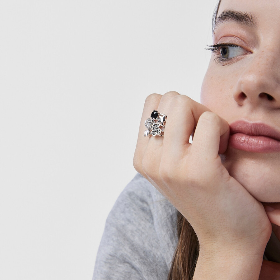 anello in argento con pietre preziose
