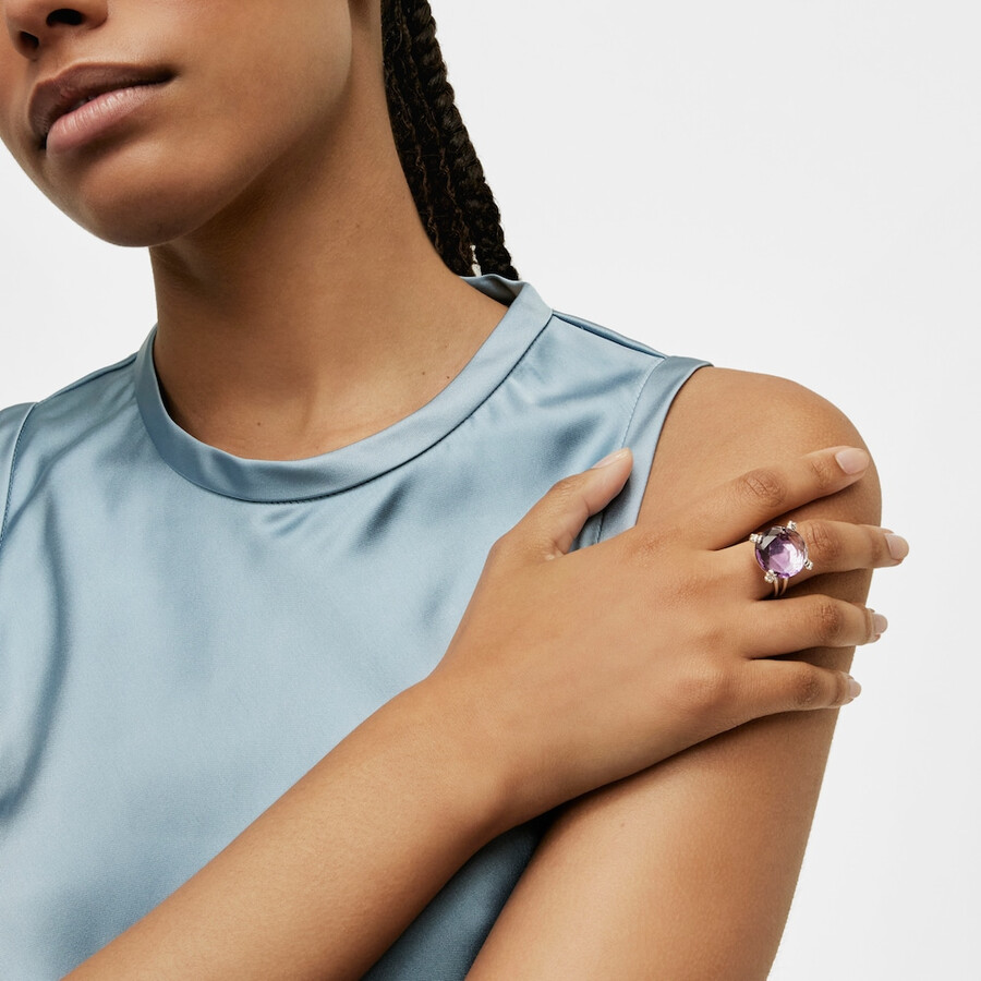 anello con pillole di colore argento e ametista