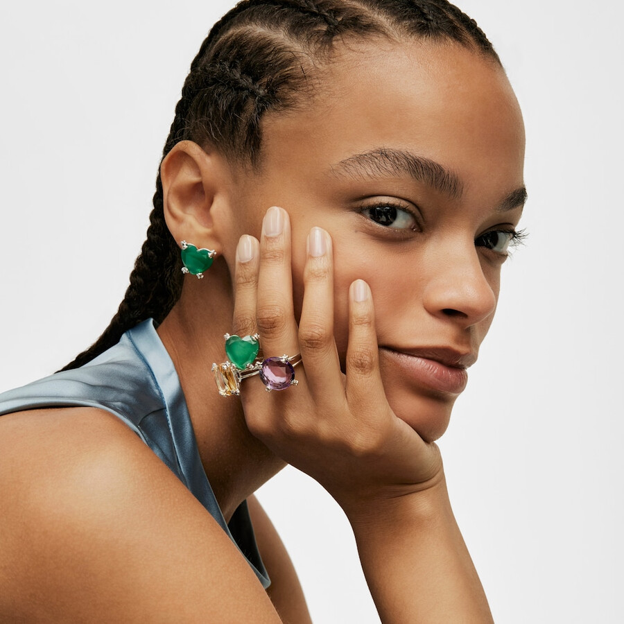 anello con pillole di colore argento e ametista