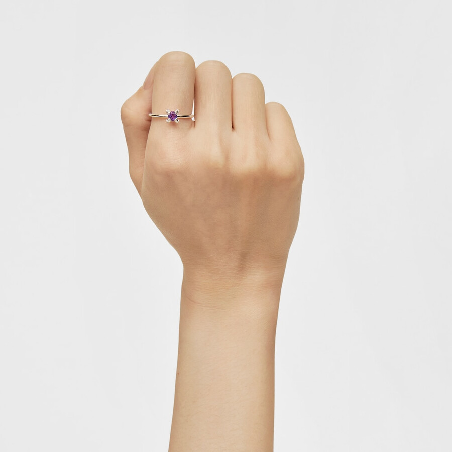 anello con pillole di colore argento e ametista