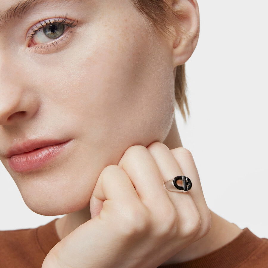 anello con sigillo placcato oro 18kt su argento e smalto color fucsia tous manifesto