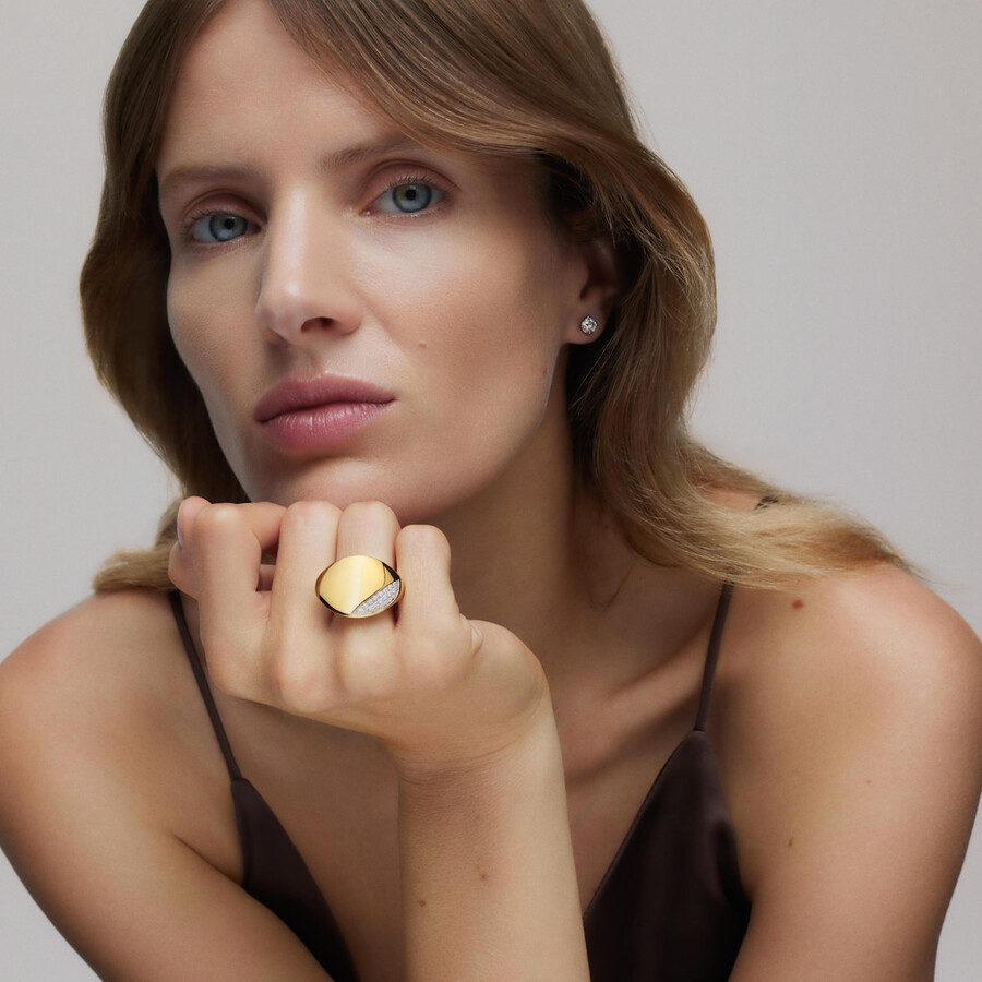 anello in oro con dettaglio di diamanti tous atelier