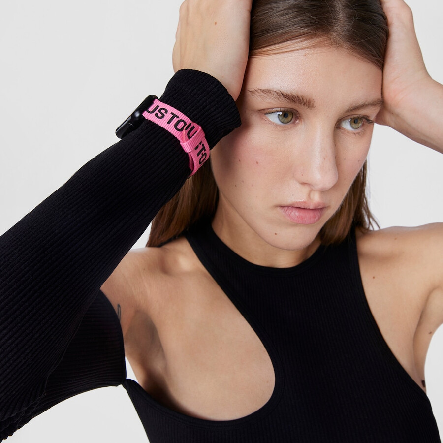 smartwatch con cinturino in nylon e cinturino in silicone nero t-band