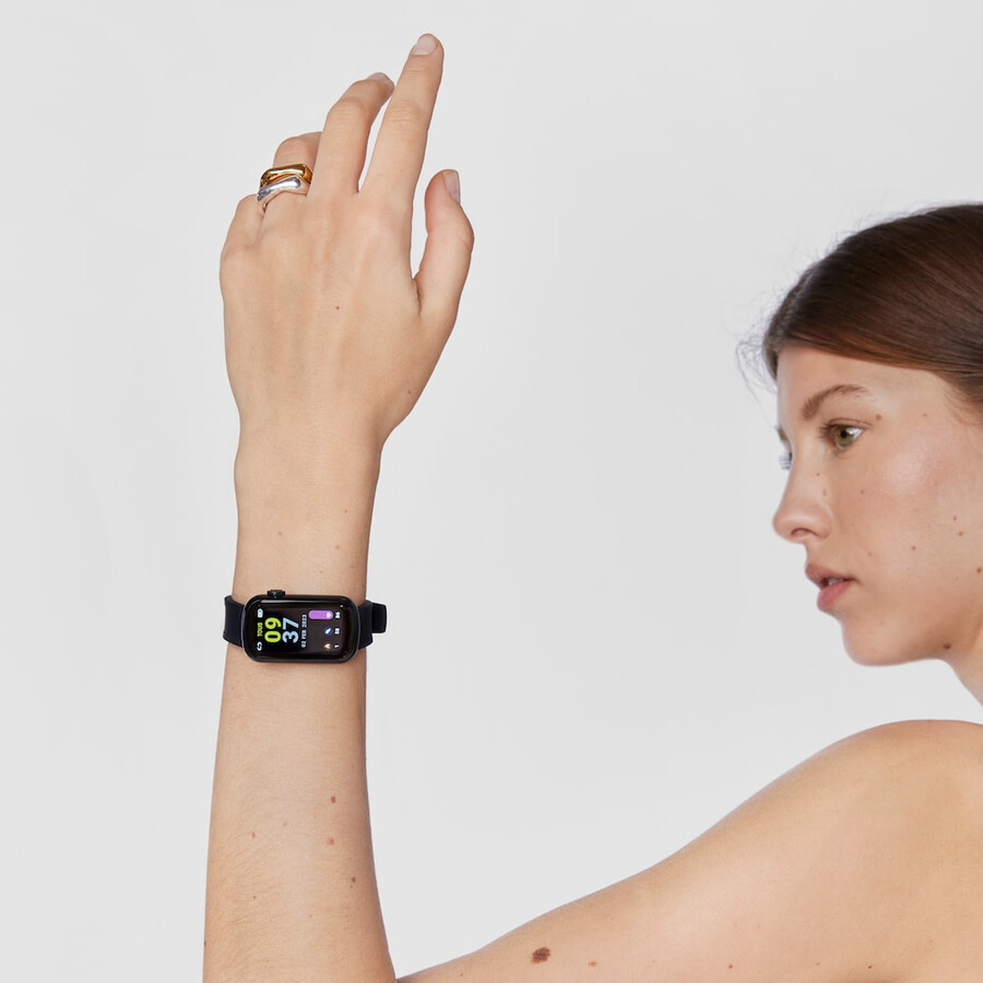 smartwatch con cinturino in nylon e cinturino in silicone nero t-band