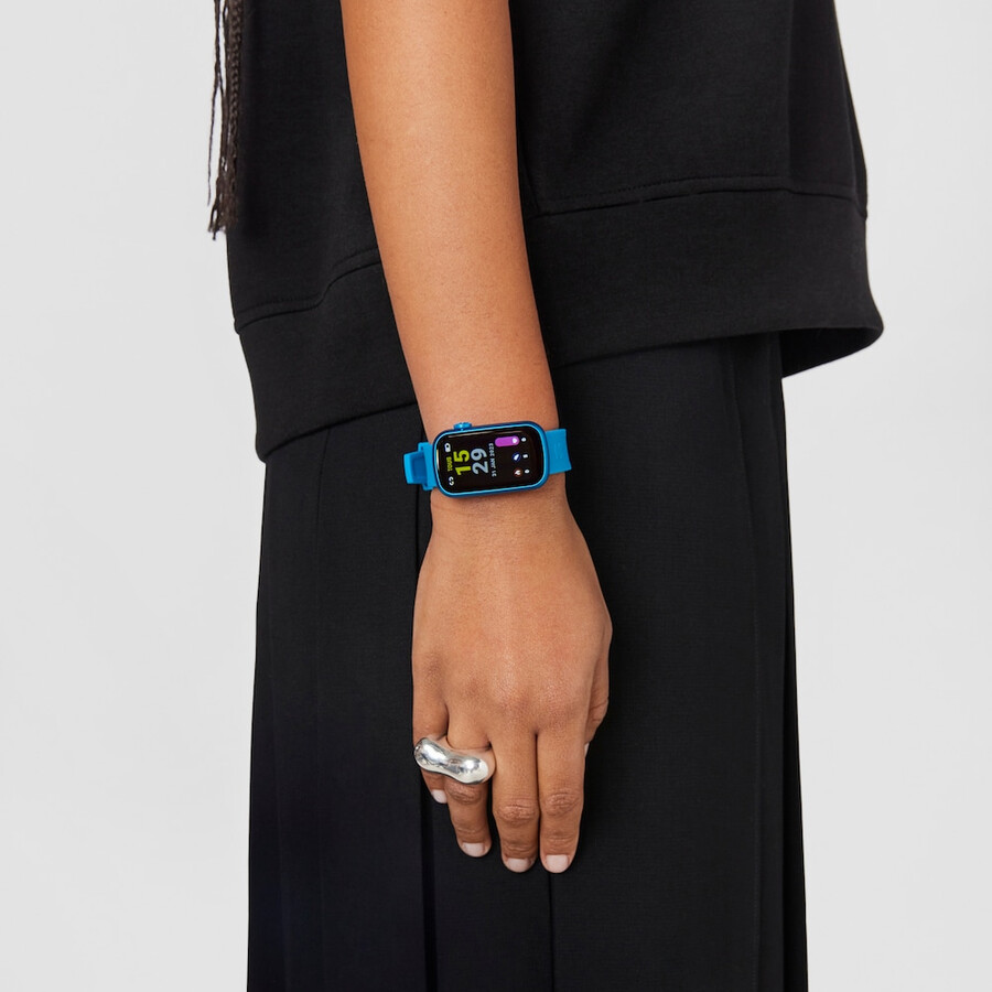smartwatch con cinturino in nylon e cinturino in silicone blu t-band