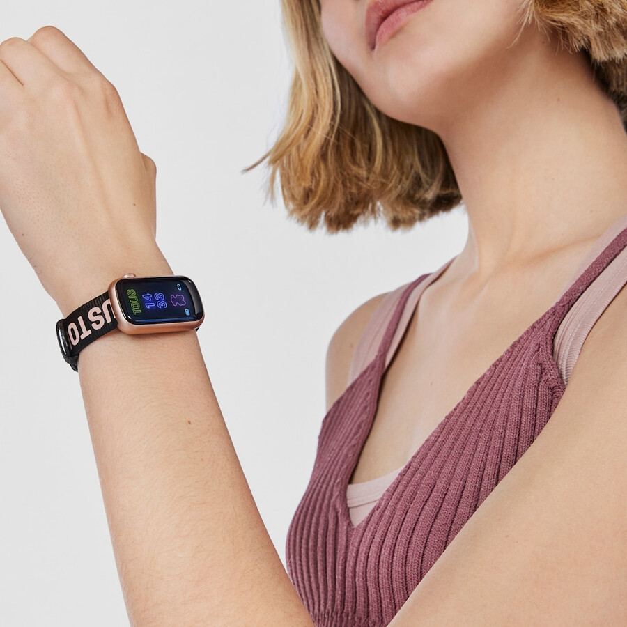 smartwatch con cinturino in nylon e cinturino in silicone rosa pallido t-band