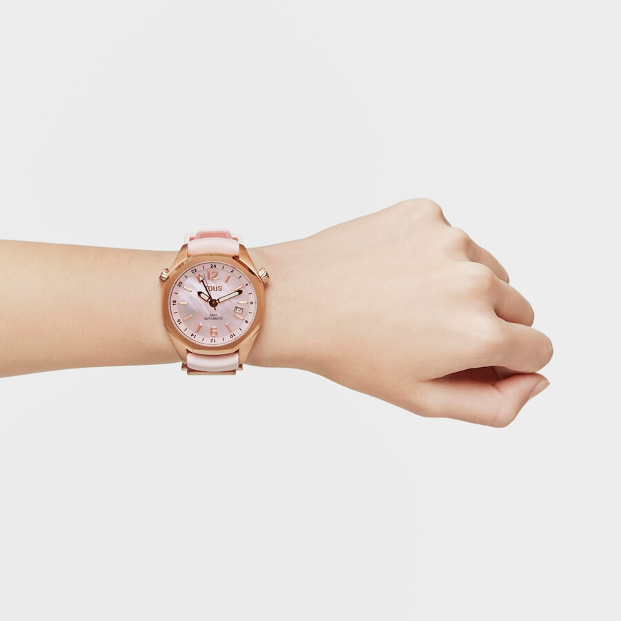 orologio automatico gmt con cinturino in silicone rosa cassa in acciaio iprg color rosa e quadrante in madreperla tous now