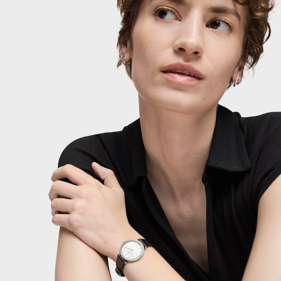 orologio analogico in acciaio con movimento svizzero diamanti da 049 ct e cinturino in pelle nera les classiques