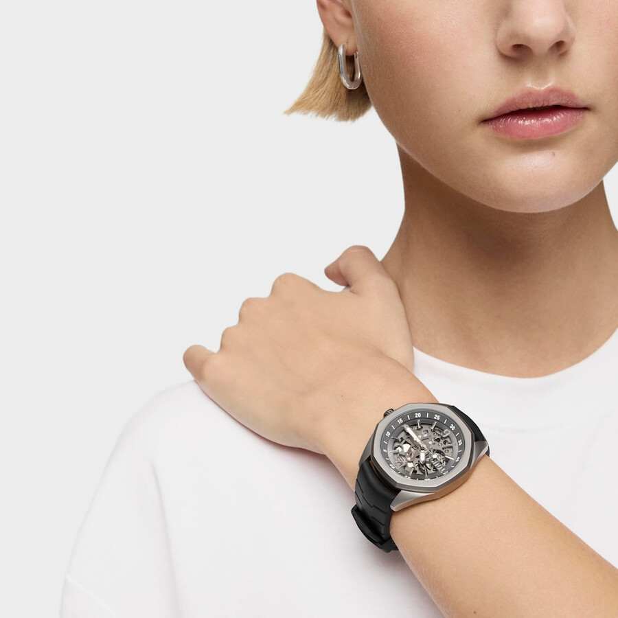 orologio analogico automatico con cassa in titanio e cinturino in gomma nera tous now