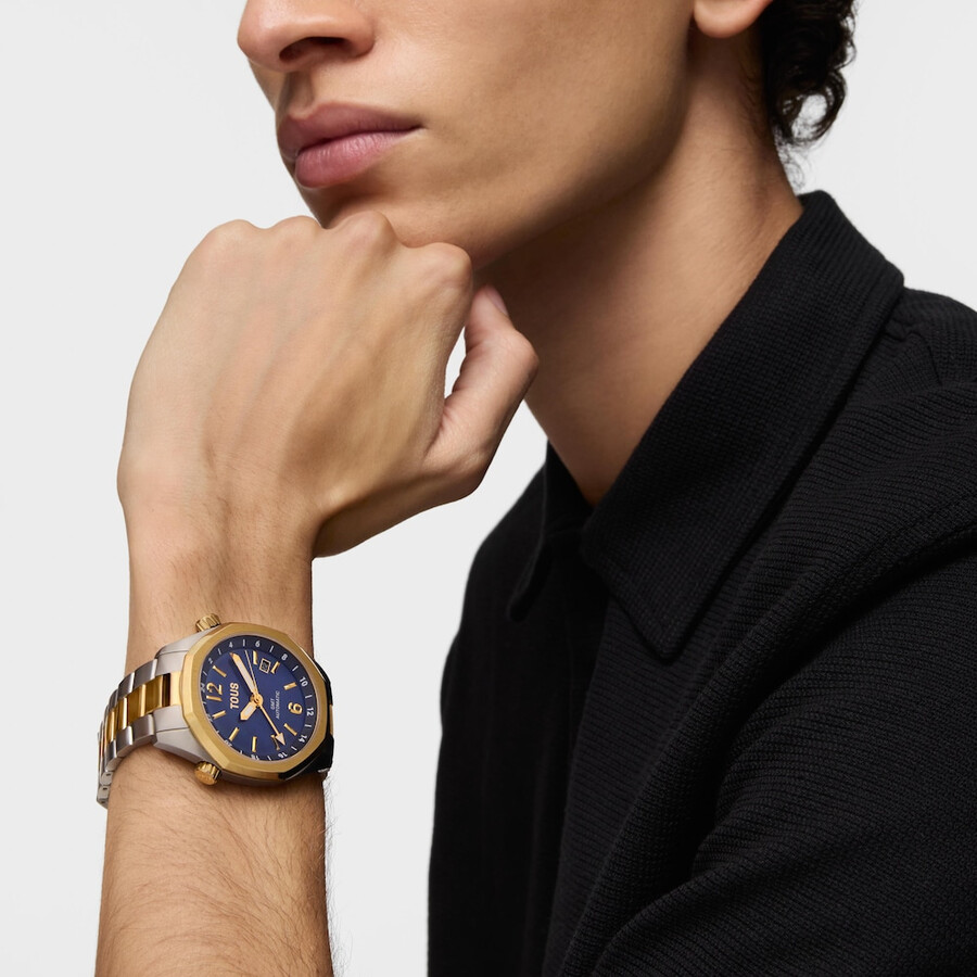 orologio automatico gmt con quadrante in madreperla blu e bracciale in acciaio bicolore tous now