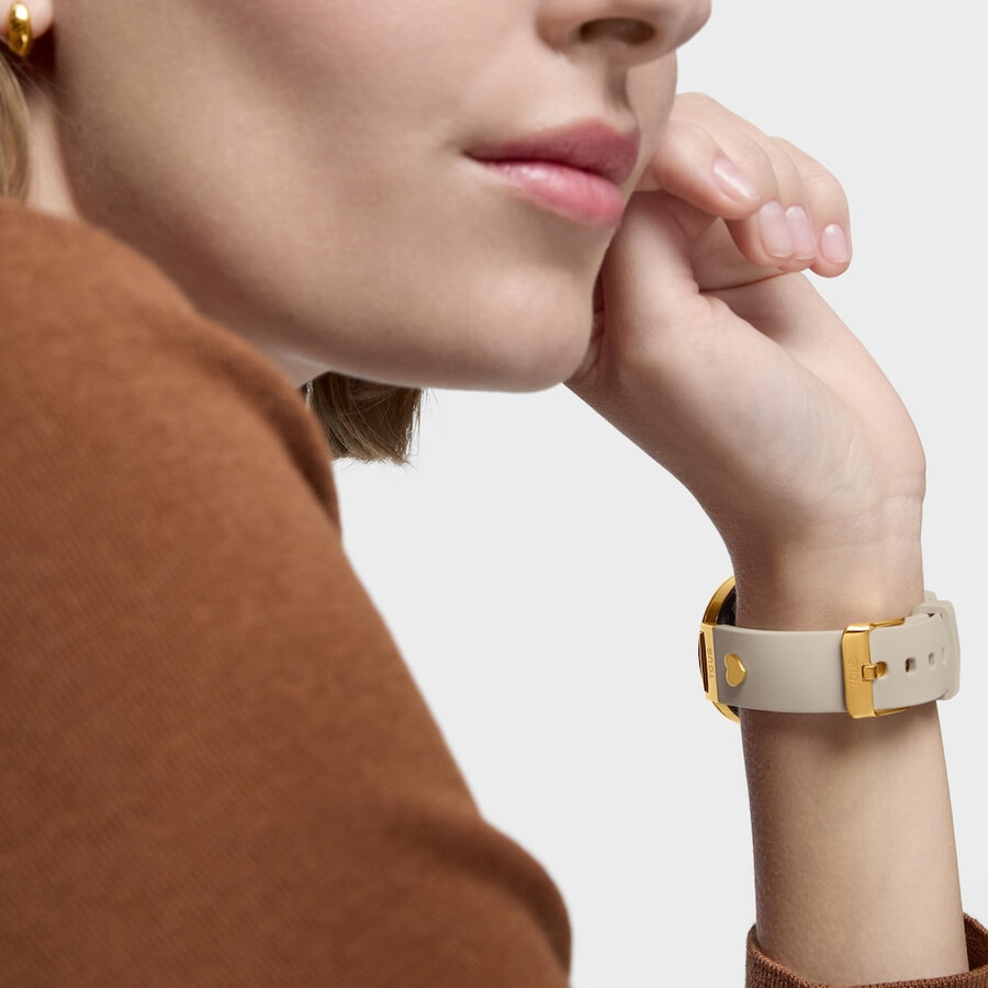 smartwatch con cinturino beige e motivi in acciaio color oro tous s-connect charms